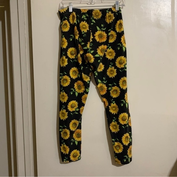 No Boundaries Sunflower Design Ankle Leggings. Size XL (15-17) - Picture 8 of 9
